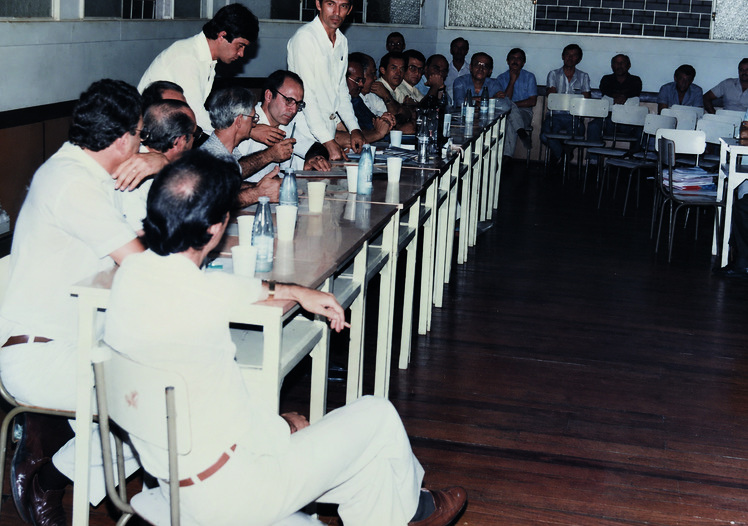 Rotarianos em reunião no Itajobiense Clube