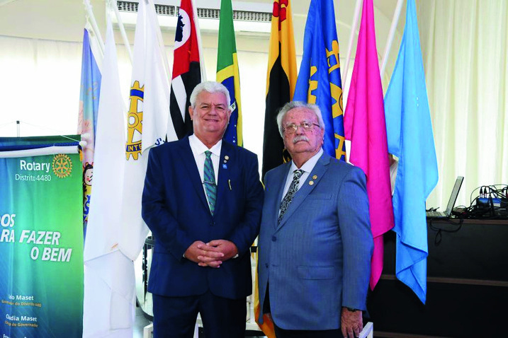Presidentes de clubes com o governador distrital
