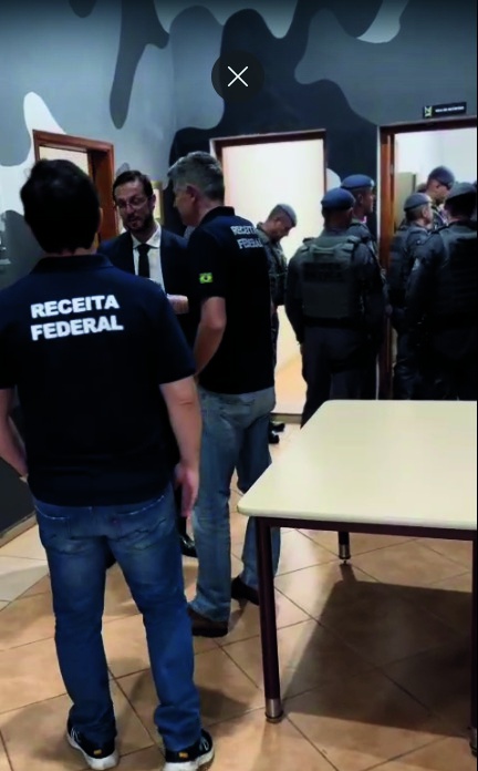 Equipes da Receita Federal em diligência