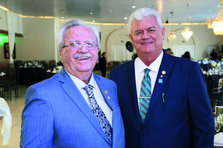 Casais de rotarianos na posse conjunta