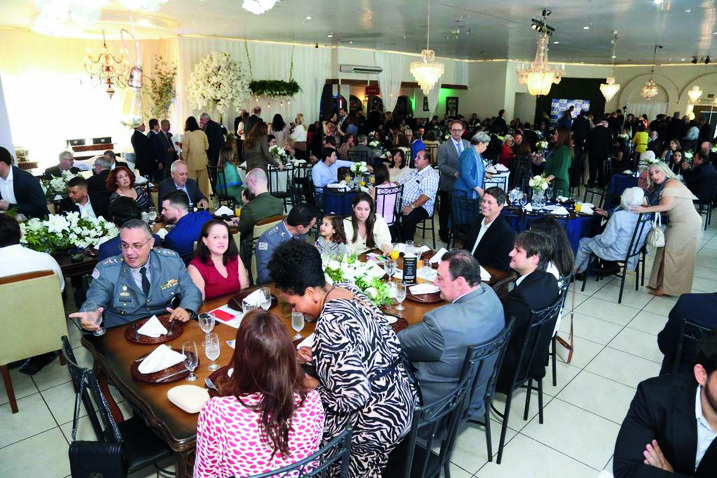 Salão de eventos na posse conjunta do Distrito 4480