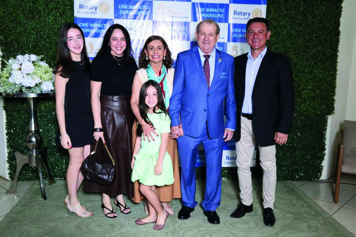 Presidentes empossados com suas famílias
