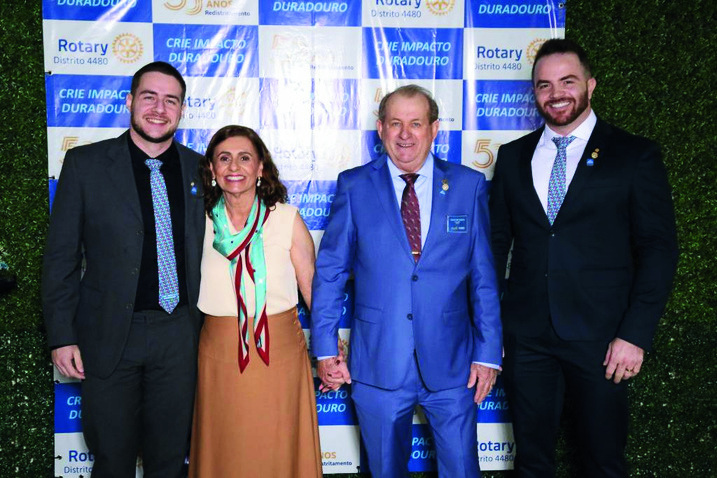 Famílias rotárias na posse conjunta do Distrito 4480